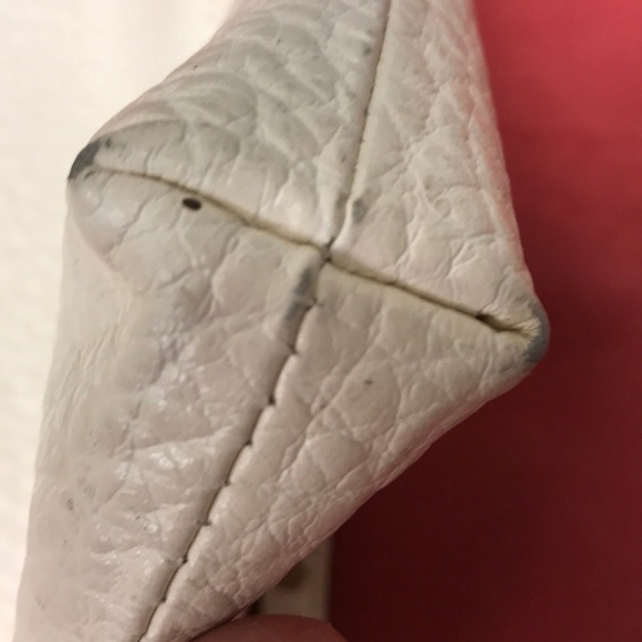 DKNY shoulder bag white leather gold detail. - Picture 6 of 8